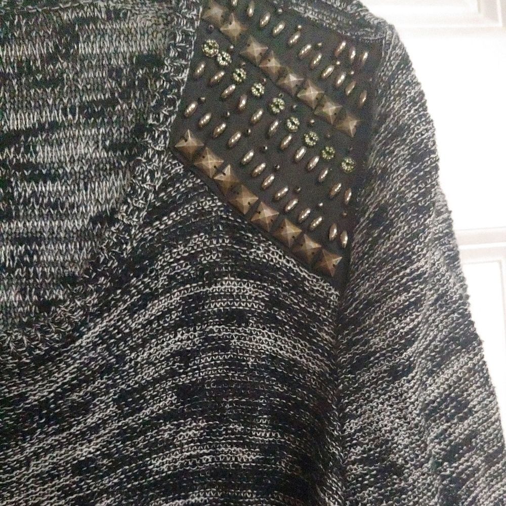 Maurices sweater zip front - Picture 3 of 5